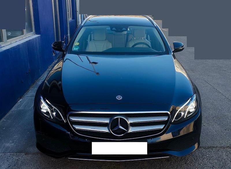 Gebraucht Mercedes E220 Avantgarde 194 PS (142 kW) 2018 Blau Limousine
