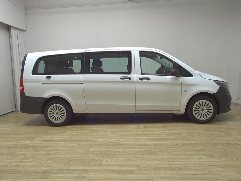 Weiss Gebraucht 2021 Mercedes Vito Van / Kleinbus | 25.480 € (Guter Preis) - Bild 1/4