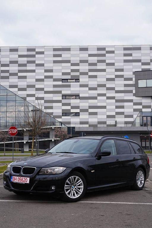 Gebraucht BMW 318 143 PS (105 kW) 2012 Schwarz Kombi