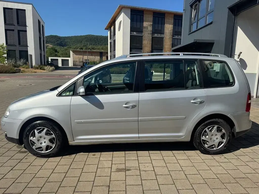 Gebraucht VW Touran Trendline 102 PS (75 kW) 2004 Reflexsilber Van / Kleinbus