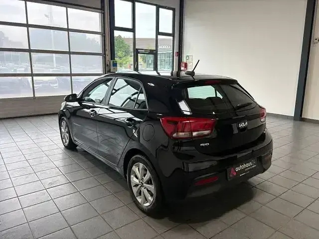 Gebraucht Kia Rio Vision 84 PS (61 kW) 2022 Schwarz Limousine