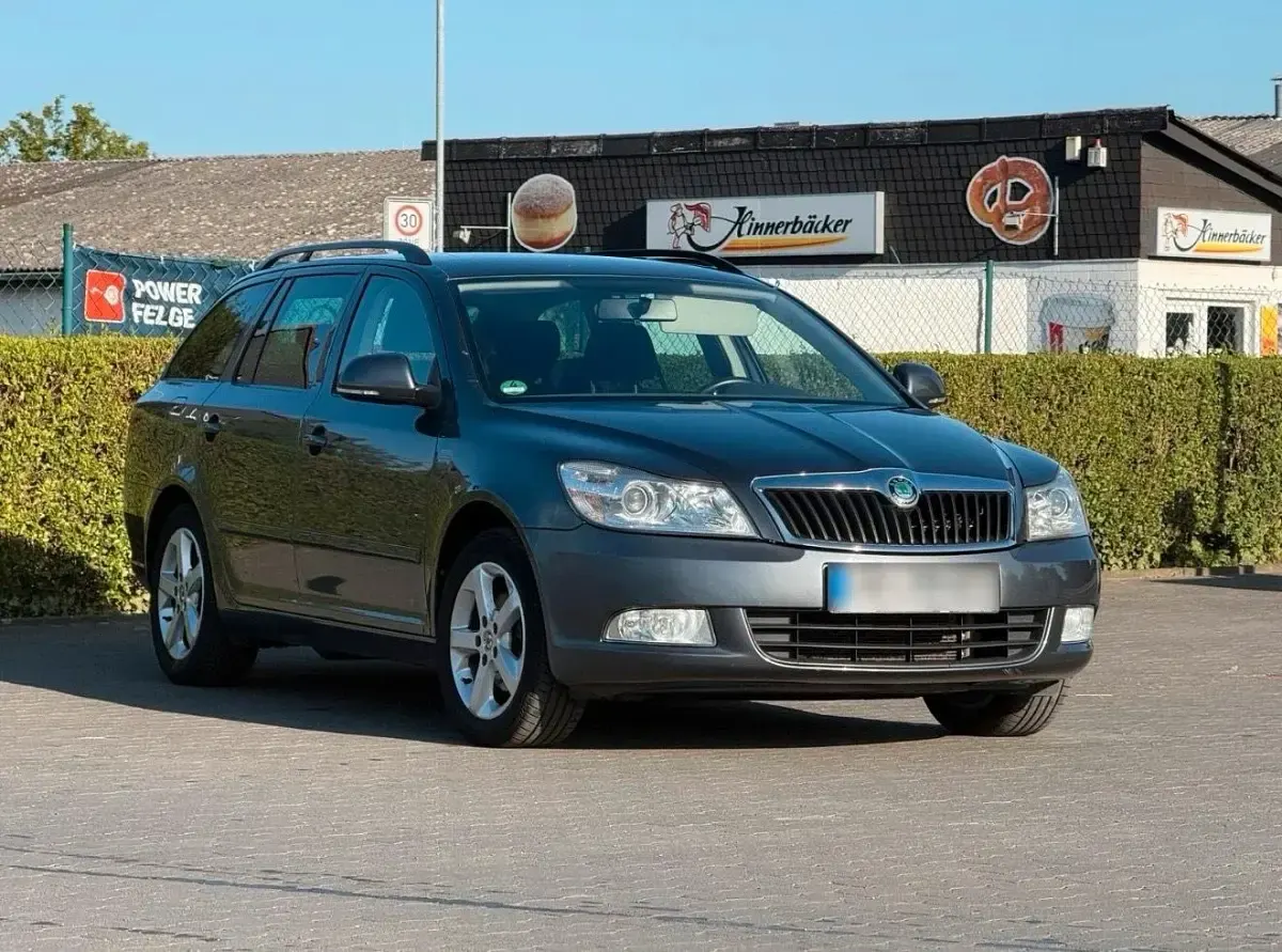 Gebraucht Skoda Octavia 140 PS (102 kW) 2012 Grau Kombi