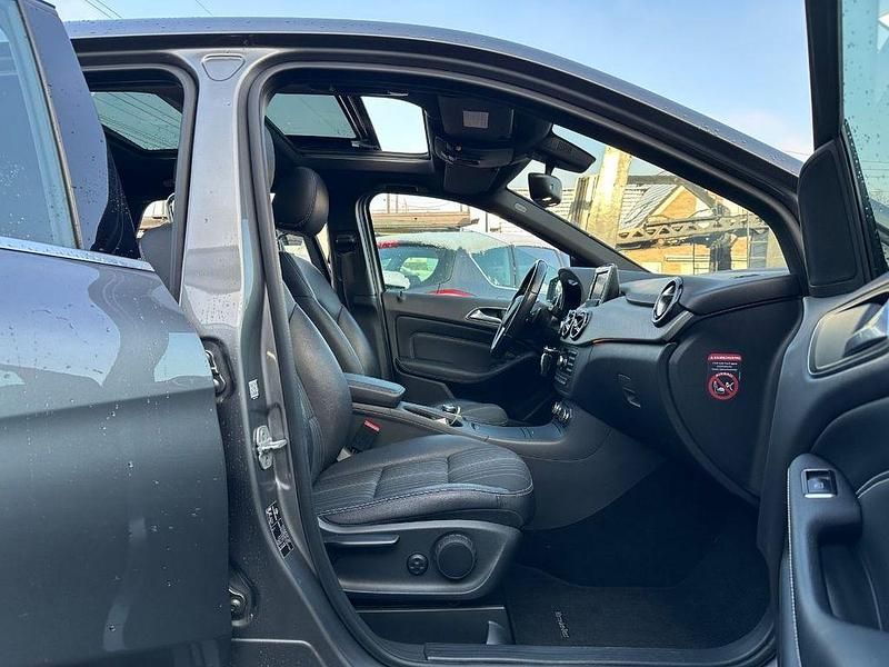 Gebraucht Mercedes B200 Ambition 156 PS (114 kW) 2013 Grau Van / Kleinbus