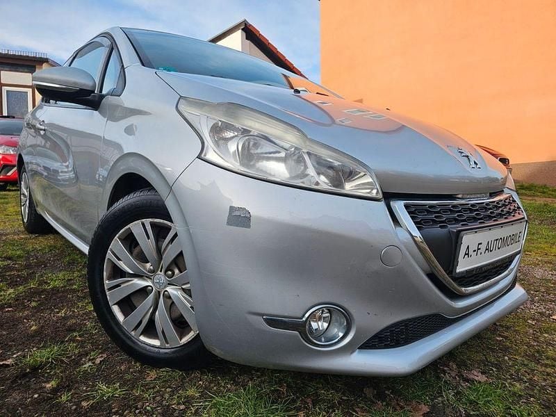 Grau Gebraucht 2012 Peugeot 208 Active Kleinwagen | 2.400 € (Guter Preis) - Bild 1/4
