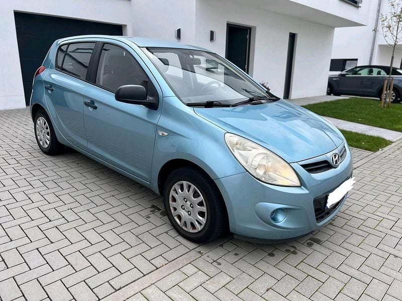 Grün Gebraucht 2009 Hyundai i20 Kleinwagen | 2.199 € (Guter Preis) - Bild 1/4