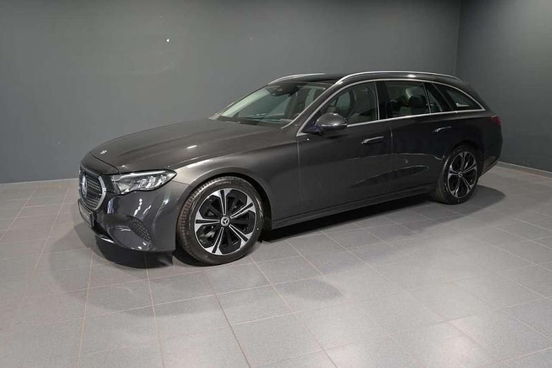 Grau metalliclack graphitgrau Gebraucht 2024 Mercedes E220 Kombi | 41.890 € (Fairer Preis) - Bild 1/3