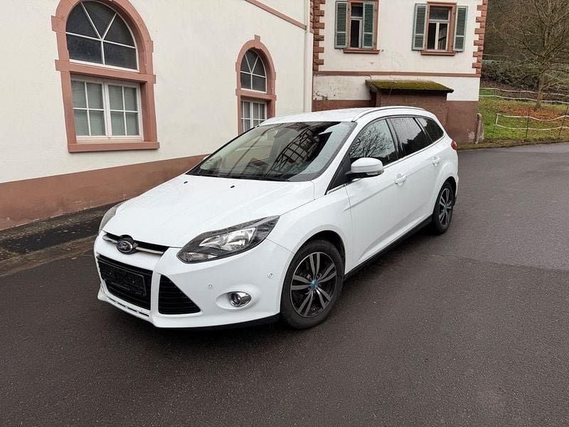 Gebraucht Ford Focus Titanium 150 PS (110 kW) 2013 Weiß Limousine