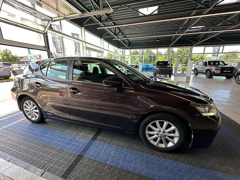 Gebraucht Lexus CT200h Dynamic Line 99 PS (72 kW) 2012 Braun Limousine