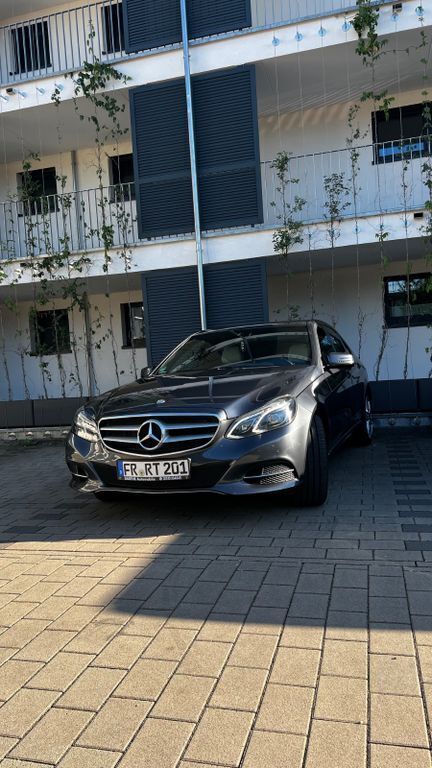 Grau Gebraucht 2015 Mercedes E350 Limousine | 17.000 € (Superpreis) - Bild 1/4