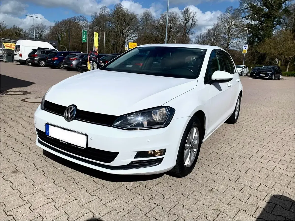 Gebraucht VW Golf VII 110 PS (80 kW) 2015 Weiß Limousine