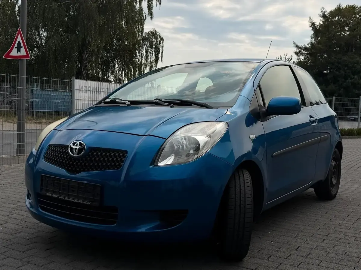 Gebraucht Toyota Yaris 69 PS (50 kW) 2006 Blau Kleinwagen