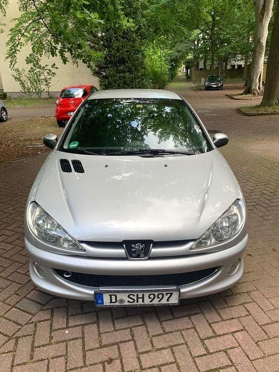 Gebraucht Peugeot 206 88 PS (64 kW) 2004 Silber Limousine
