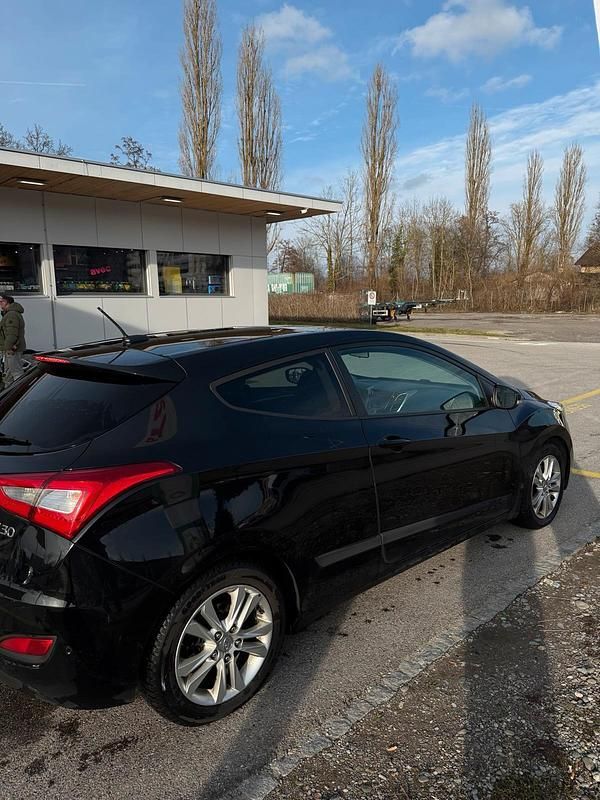 Gebraucht Hyundai i30 110 PS (80 kW) 2013 Schwarz Kleinwagen
