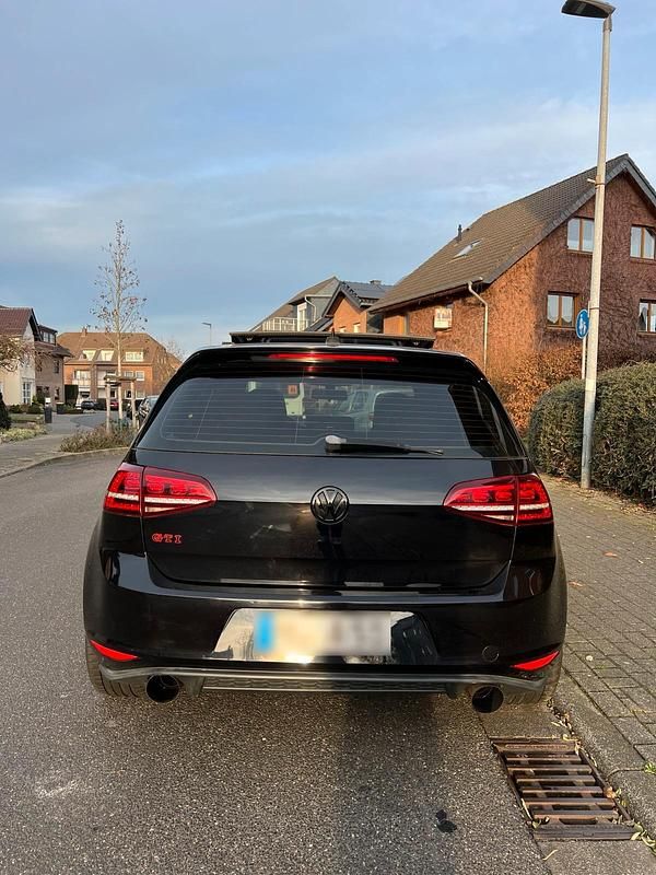 Gebraucht VW Golf VII Sound 325 PS (239 kW) 2015 Schwarz Limousine