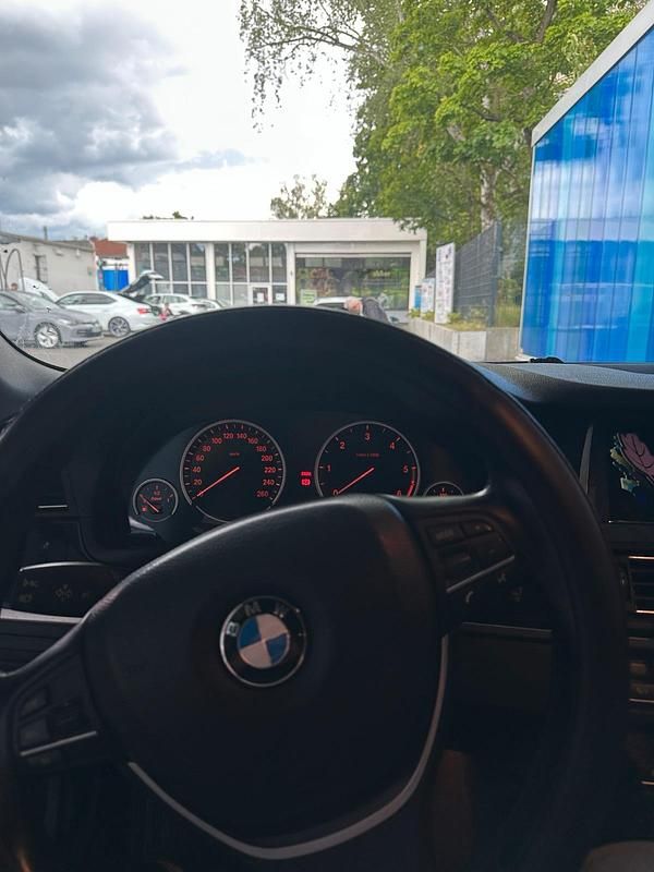 Silber Gebraucht 2012 BMW 530 Limousine | 12.800 € (Guter Preis) - Bild 1/4