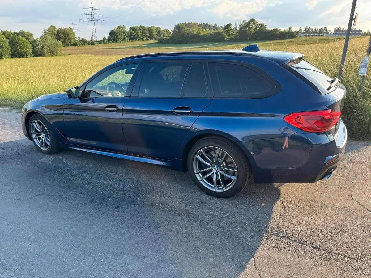 Gebraucht BMW 530 M Sport 252 PS (185 kW) 2017 Blau Kombi