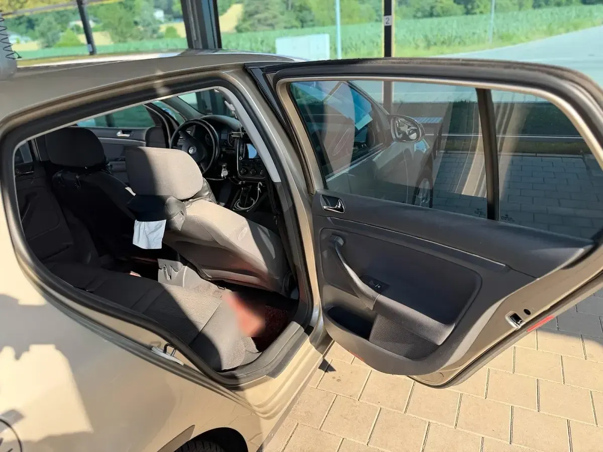 Gebraucht VW Golf V 102 PS (75 kW) 2005 Gelb Kleinwagen