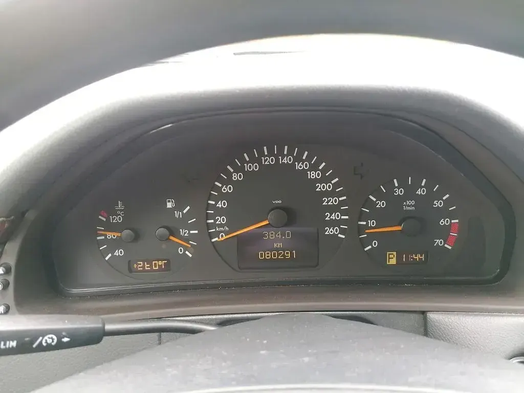 Gebraucht Mercedes E200 Classic 163 PS (119 kW) 2000 Limousine