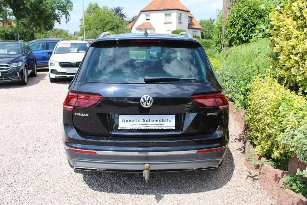 Gebraucht VW Tiguan Highline 239 PS (175 kW) 2019 Deep black pearlescent SUV
