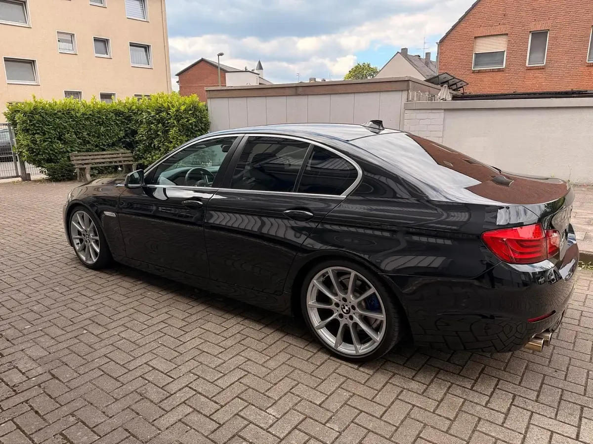 Gebraucht BMW 523 204 PS (150 kW) 2010 Schwarz Limousine