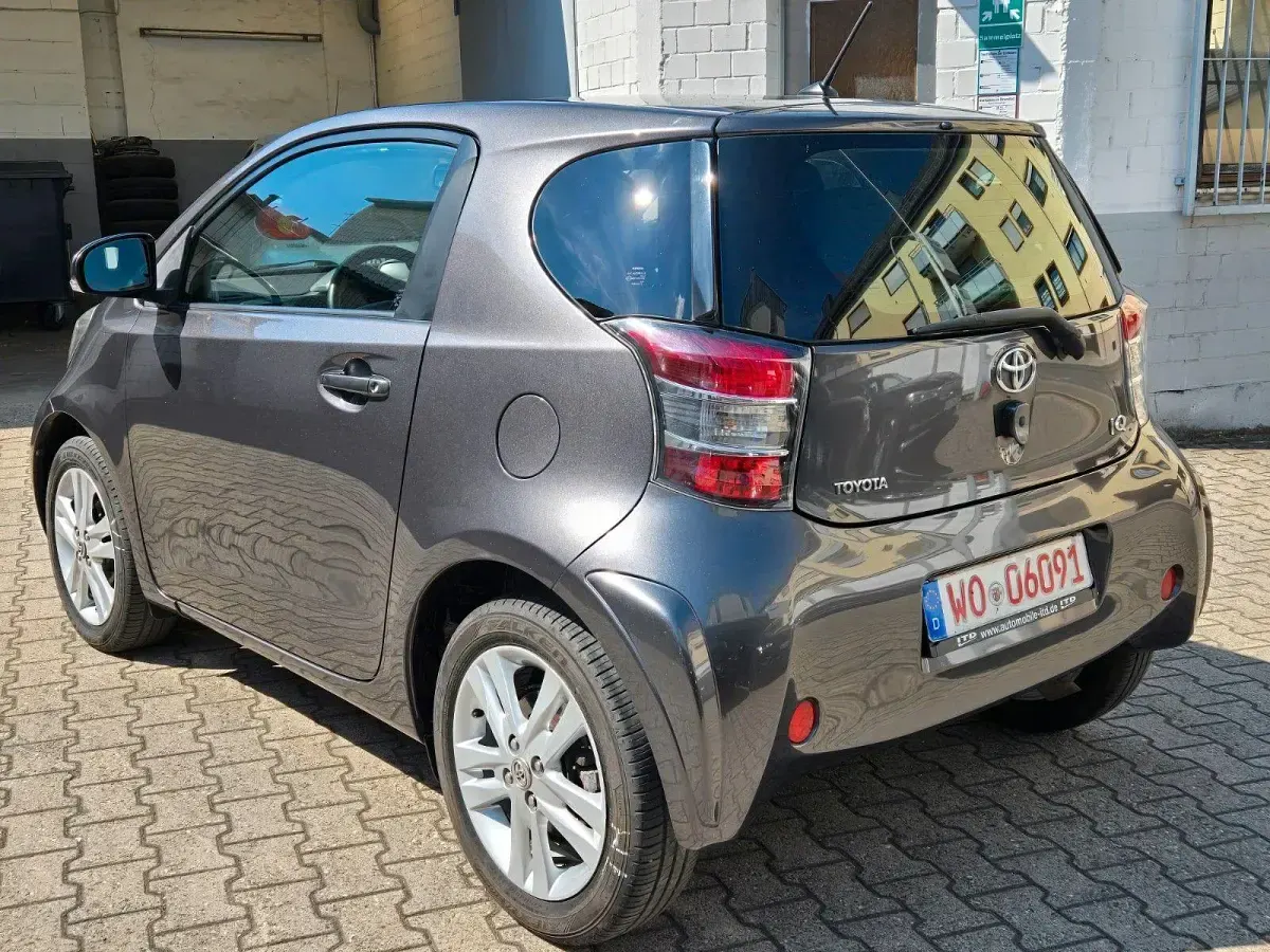 Gebraucht Toyota iQ 98 PS (72 kW) 2009 Grau Kleinwagen