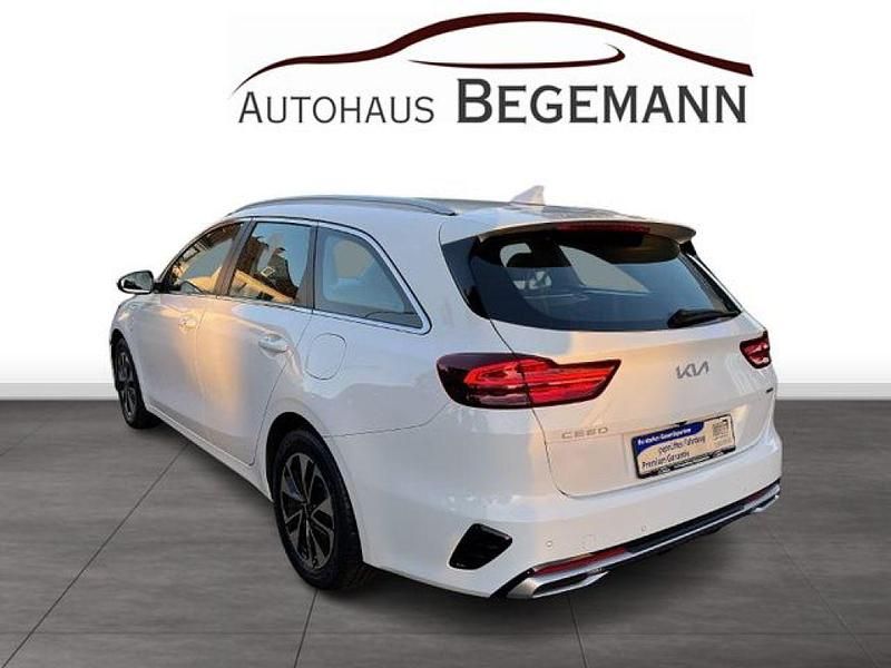 Gebraucht Kia Ceed Vision 140 PS (102 kW) 2022 Casa white Kleinwagen