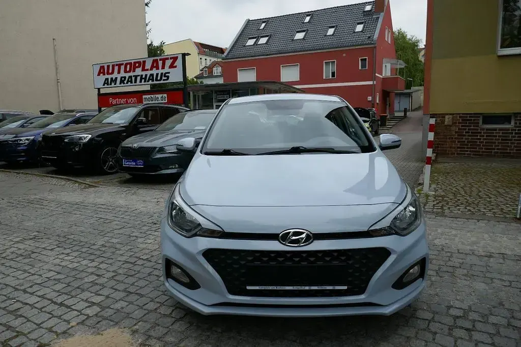 Gebraucht Hyundai i20 Select 75 PS (55 kW) 2019 Clean slate Kleinwagen
