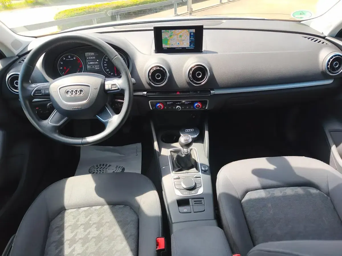 Gebraucht Audi A3 Sportback Attraction 110 PS (80 kW) 2016 Silber Kleinwagen