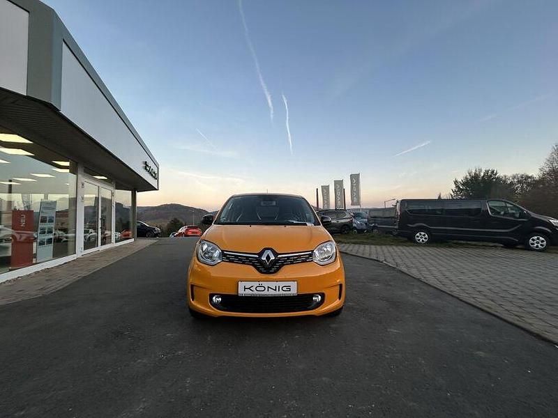 Gebraucht Renault Twingo Techno 60 kW (82 PS) 2023 Mangogelb Kleinwagen