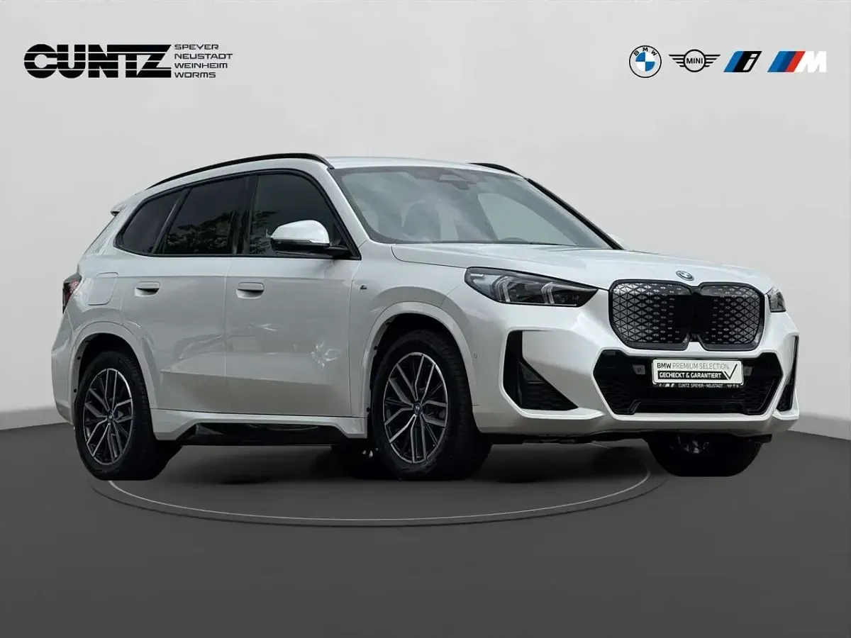Gebraucht BMW iX1 M Sport 150 kW (204 PS) 2024 Mineralweiß SUV