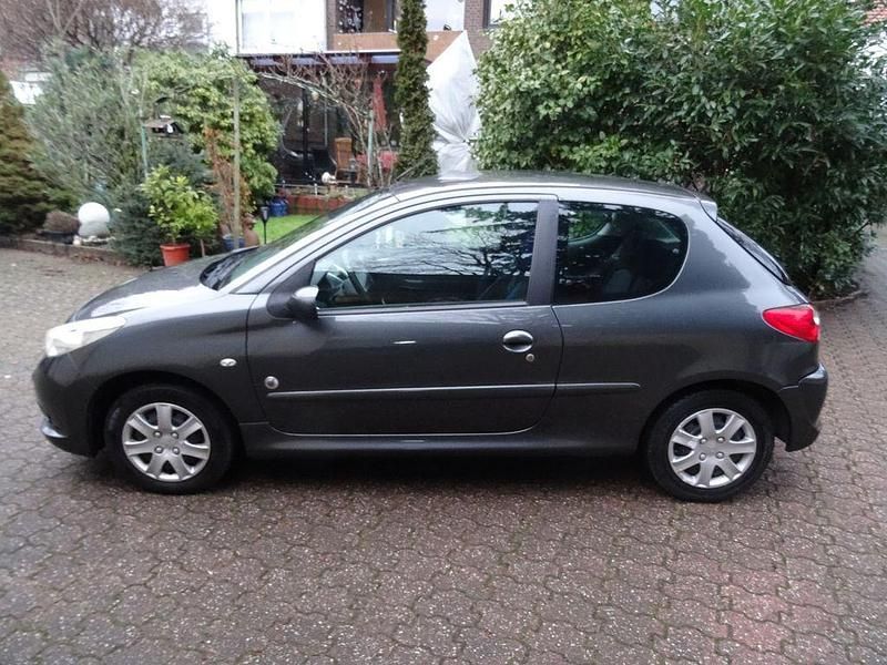Gebraucht Peugeot 206 73 PS (53 kW) 2012 Grau Limousine