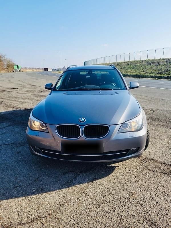 Gebraucht BMW 520 163 PS (119 kW) 2010 Grau Kombi