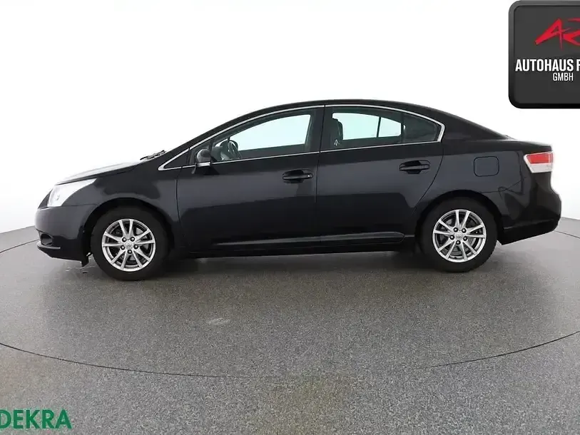 Gebraucht Toyota Avensis 147 PS (108 kW) 2010 Black mica / ink Limousine
