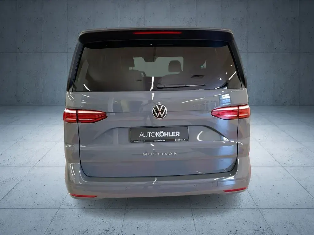 Gebraucht VW Multivan 150 PS (110 kW) 2026 Grau Van / Kleinbus