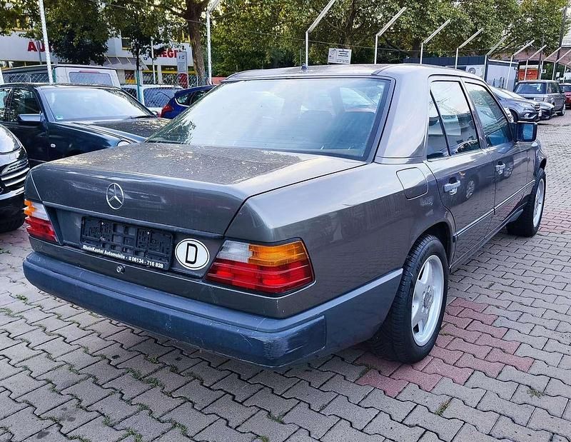 Gebraucht Mercedes 230 132 PS (97 kW) 1986 Grau Limousine