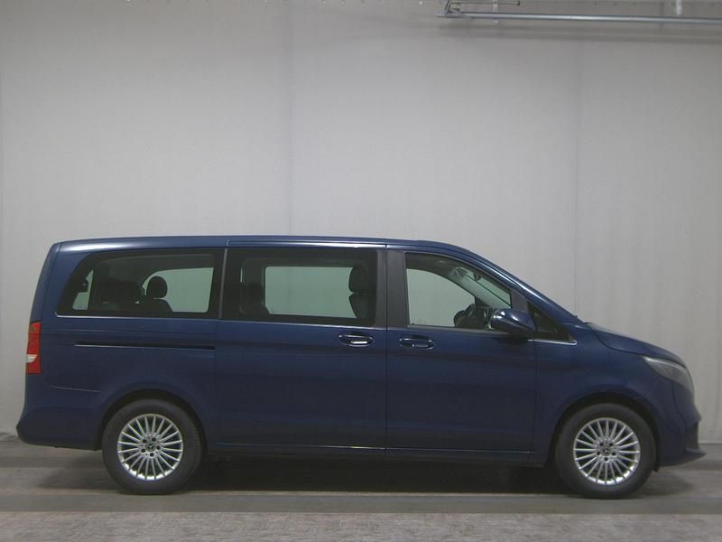 Blau Gebraucht 2019 Mercedes V250 Van / Kleinbus | 26.990 € (Fairer Preis) - Bild 1/4