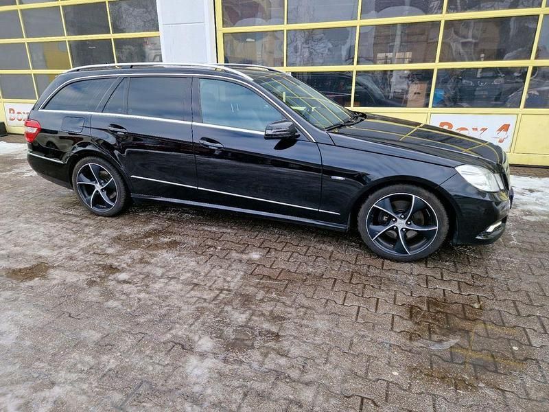 Gebraucht Mercedes E350 231 PS (169 kW) 2010 Schwarz Kombi