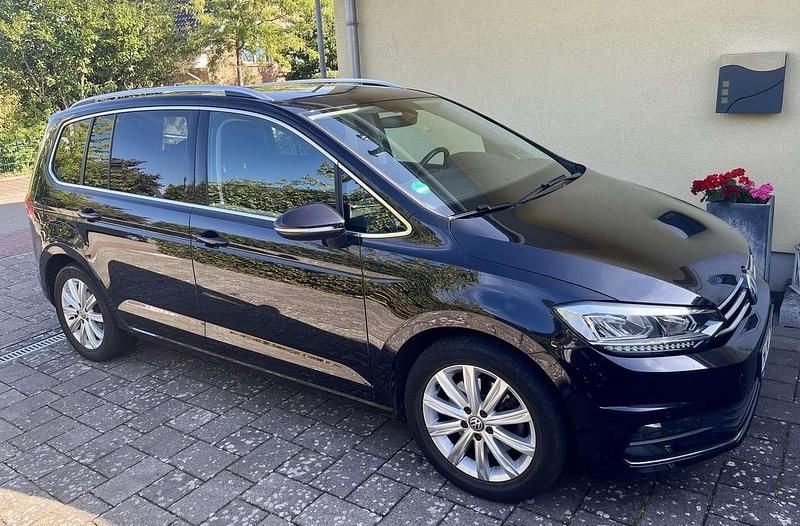 Schwarz Gebraucht 2018 VW Touran Highline Van / Kleinbus | 19.150 € (Guter Preis) - Bild 1/4