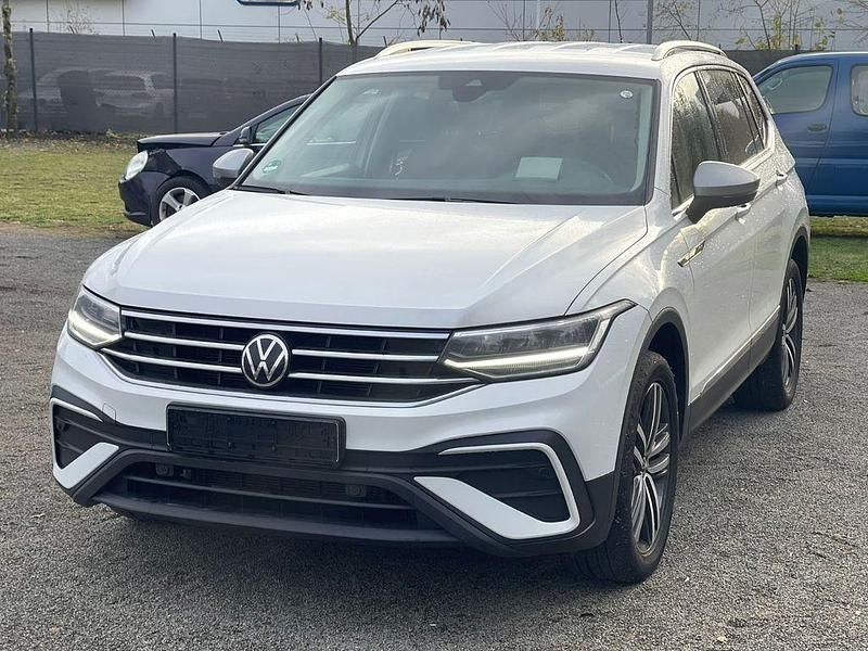 Weiß Gebraucht 2022 VW Tiguan Allspace SUV | 19.800 € (Fairer Preis) - Bild 1/4