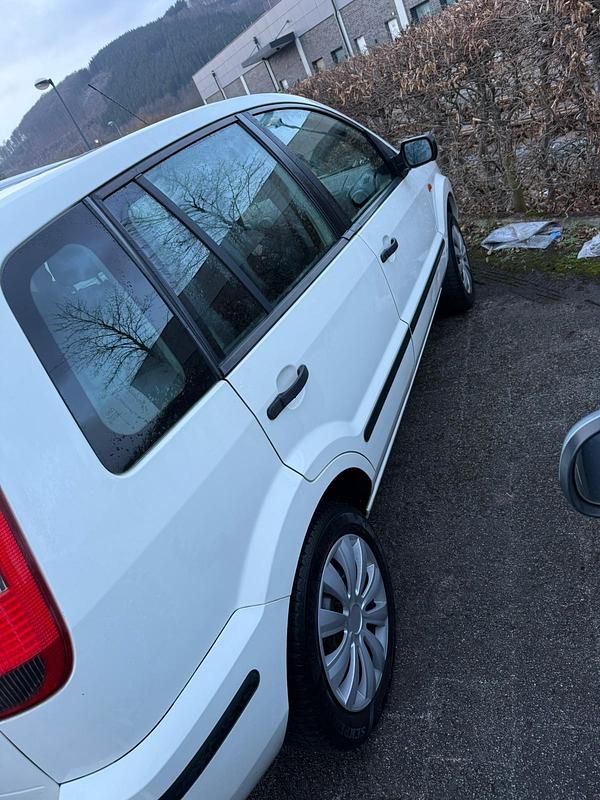 Gebraucht Ford Fusion 80 PS (58 kW) 2005 Weiß Kleinwagen