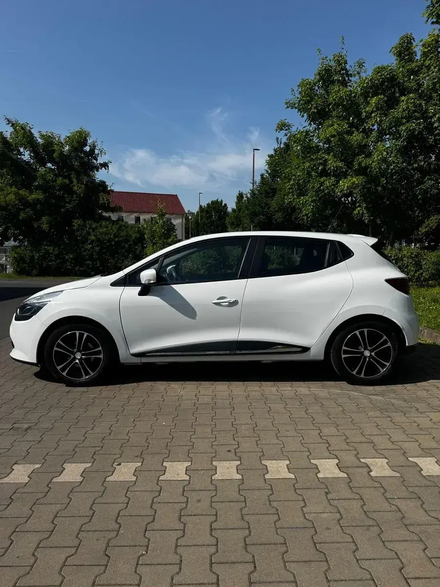 Gebraucht Renault Clio IV 73 PS (53 kW) 2015 Weiß Limousine