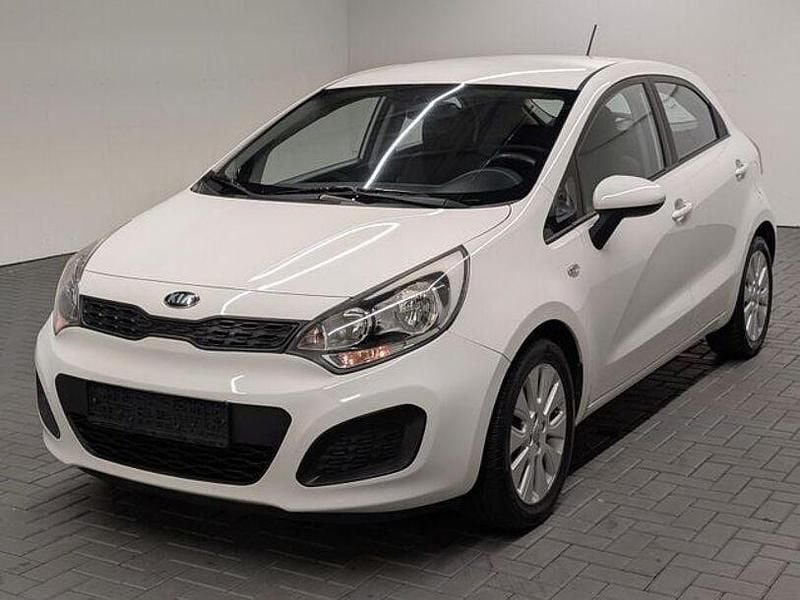 Weiß Gebraucht 2012 Kia Rio EX Limousine | 3.980 € (Guter Preis) - Bild 1/4