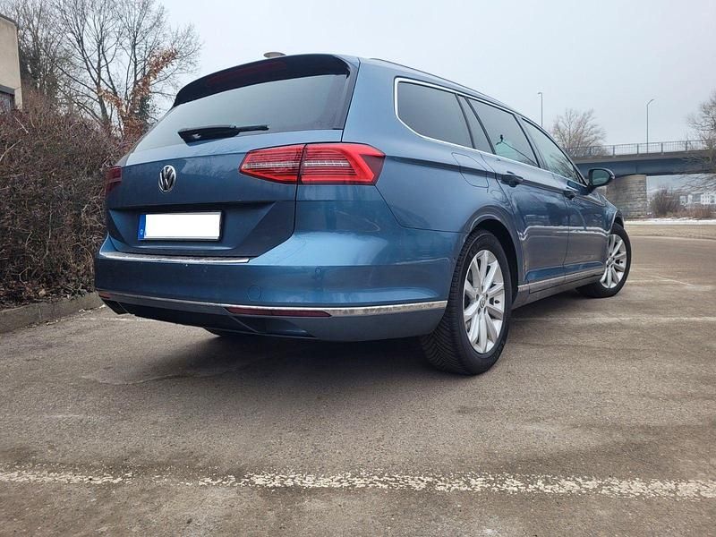Gebraucht VW Passat Highline 190 PS (139 kW) 2015 Blau Kombi