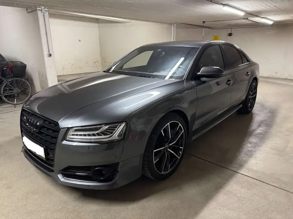 Gebraucht Audi S8 plus 605 PS (444 kW) 2015 Grau Limousine