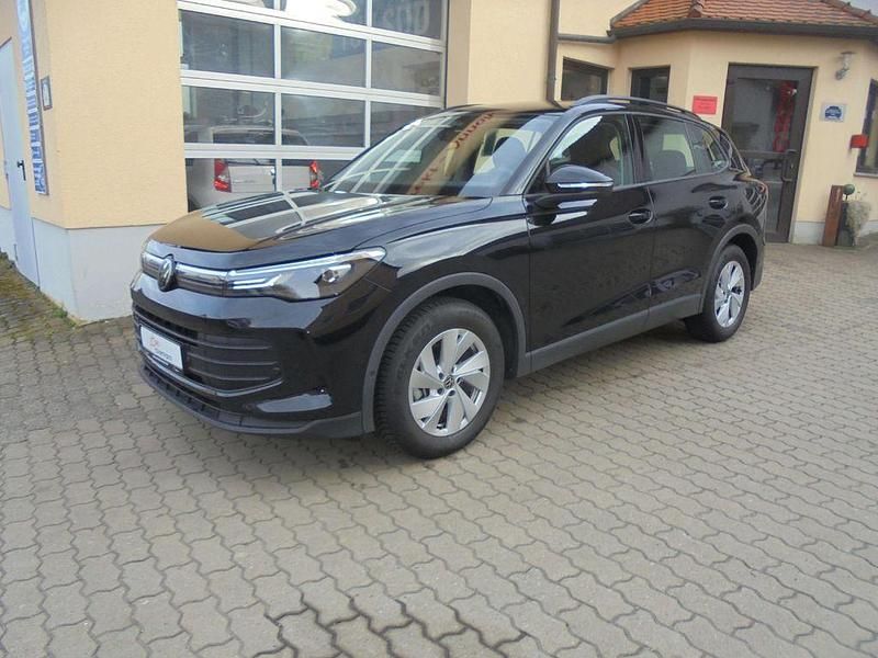 Gebraucht VW Tiguan 131 PS (96 kW) 2024 Schwarzmetallic SUV