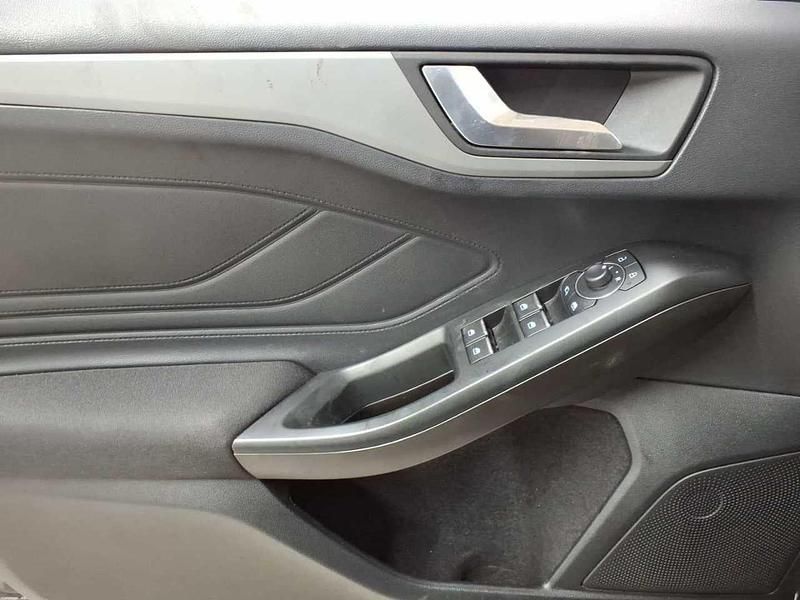 Gebraucht Ford Focus Cool & Connect 120 PS (88 kW) 2023 Agate black metallic Kombi