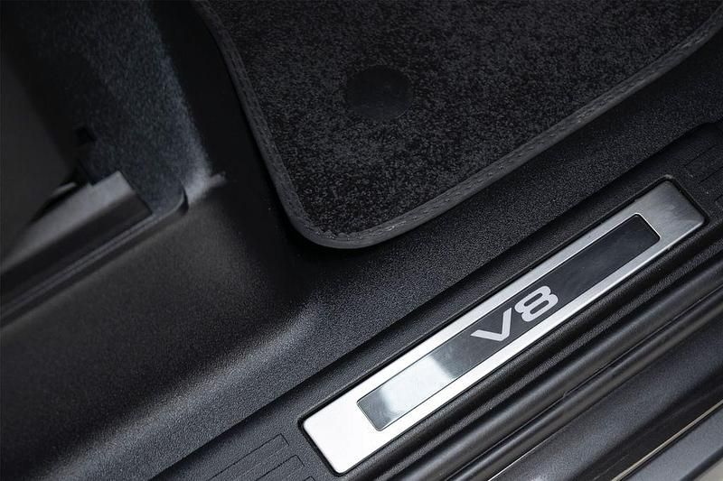 Gebraucht Land Rover Defender 525 PS (386 kW) 2023 Grau SUV