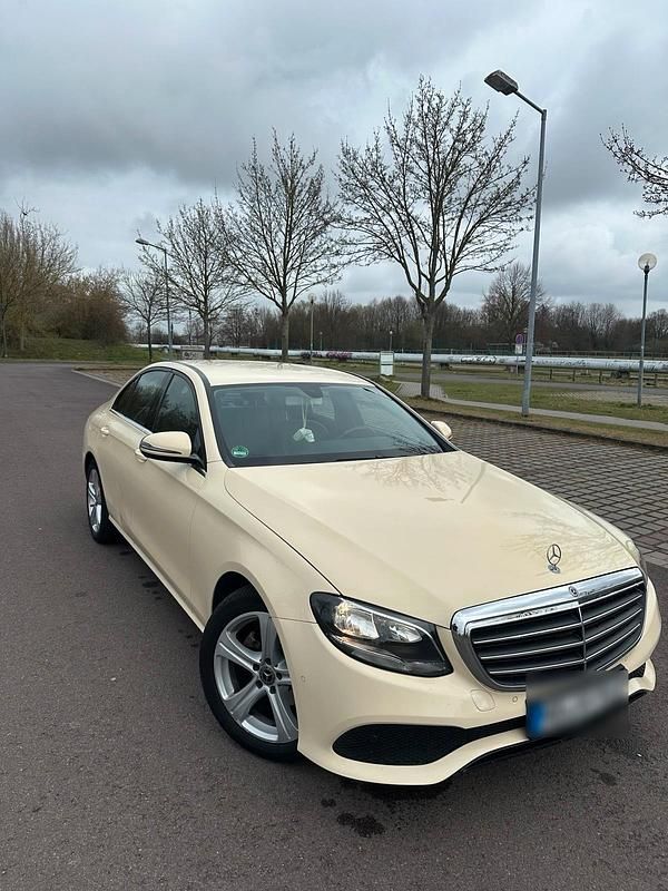 Gebraucht Mercedes E200 150 PS (110 kW) 2018 Gelb Limousine