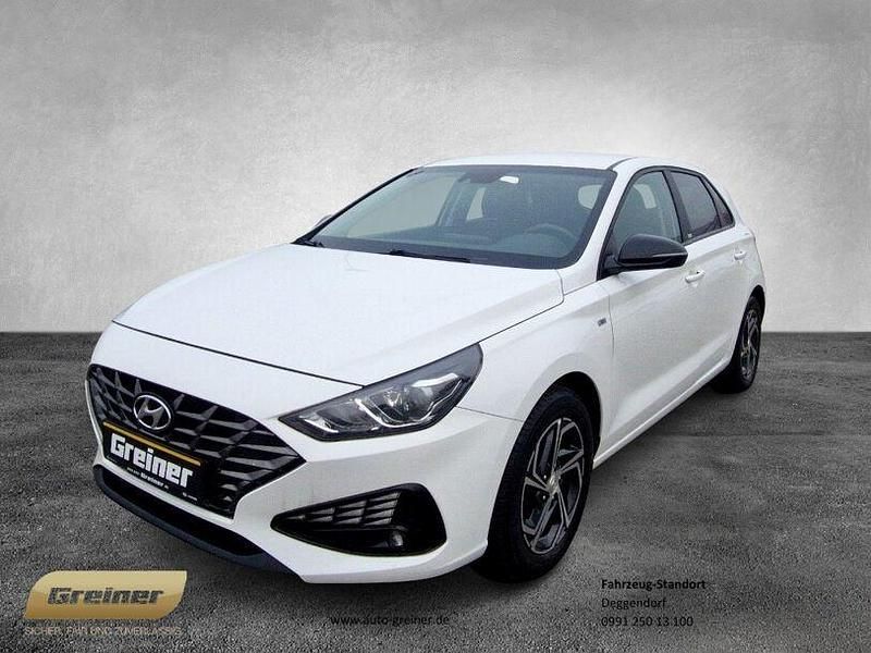 Weiß Gebraucht 2021 Hyundai i30 Intro Edition Limousine | 16.740 € (Fairer Preis) - Bild 1/4