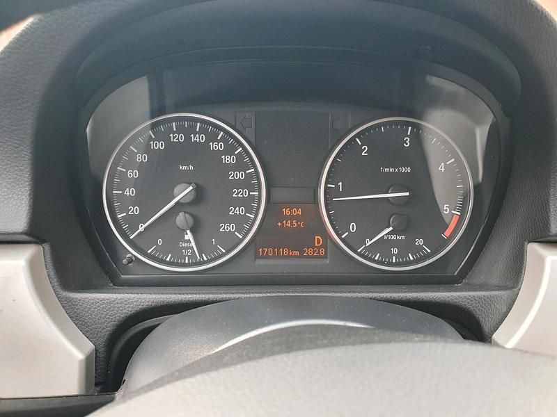 Gebraucht BMW 318 150 PS (110 kW) 2012 Schwarz Kombi